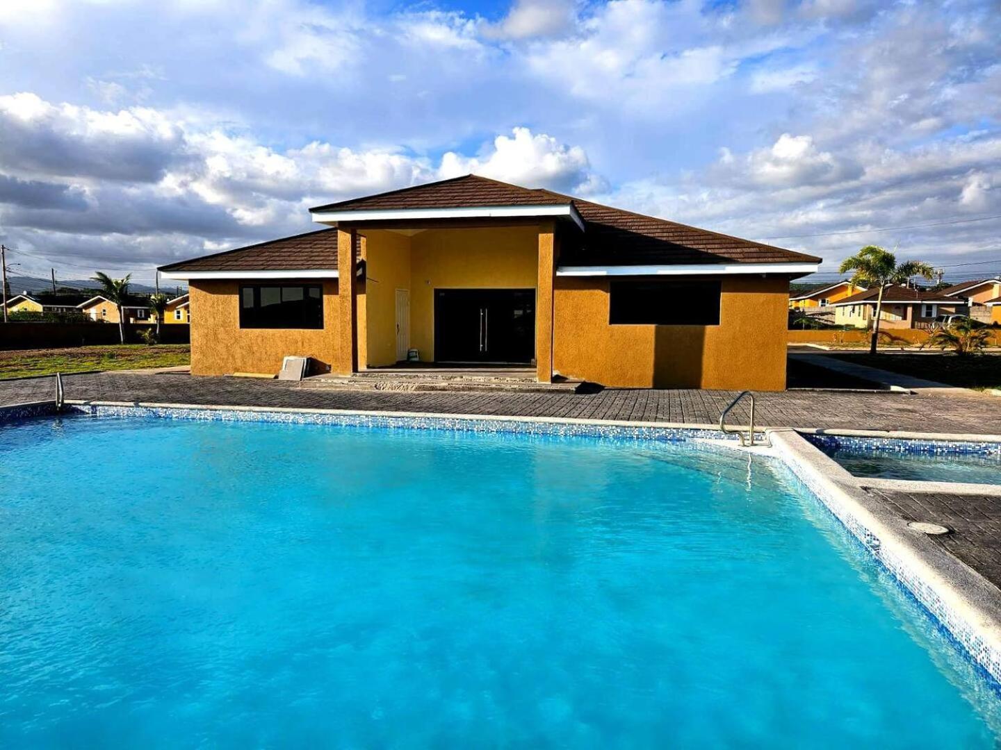 Willa Bellarose At Colbeck ,Gated With Pool, Stylishly Modern Old Harbour Zewnętrze zdjęcie